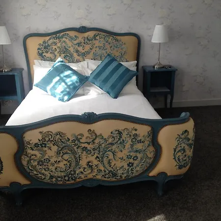 Le Petit Dragon Rouge